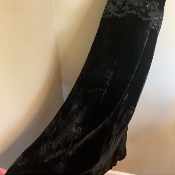 NEW FARM Rio Black Richelieu Velvet Slip Dress Adjustable Straps Lace Size XL - Picture 13 of 16